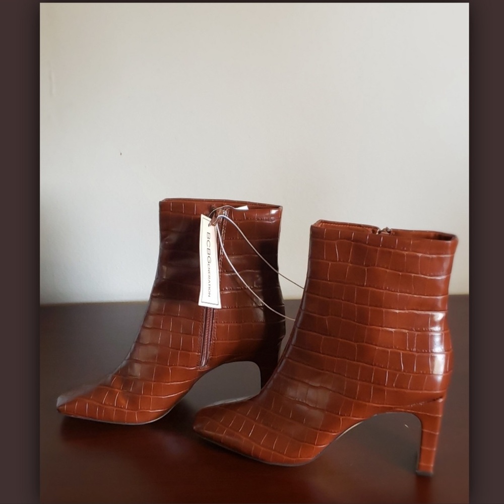 BCBGeneration Croc-Embossed Brown Leather Ankle Boots NWOT - Picture 7 of 7